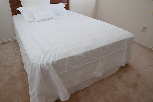 Old Fashioned "English" Eyelets Twin Size Duvet Cover. 70"x80" - Click Image to Close